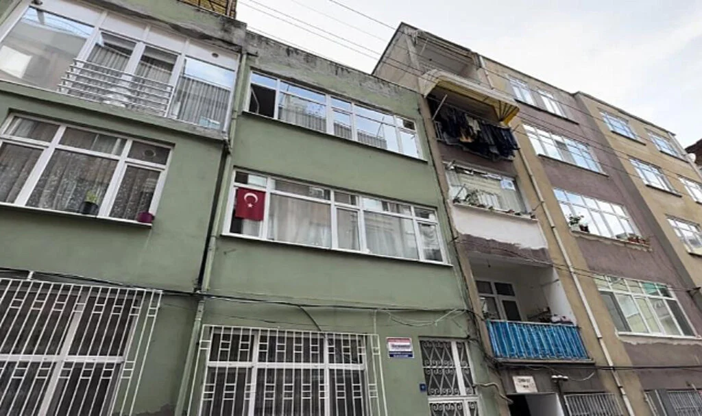 Samsun'da Perde Takarken 3. Kattan Düştü