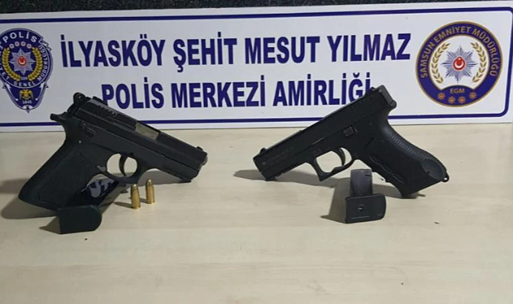 Samsun'da Şüpheli araçta silah ele geçirildi