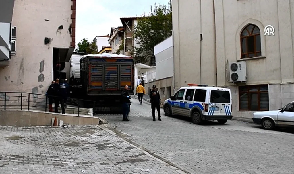 Samsun'da Tır ile Apartman Duvarının Arasına Sıkışan Sürücü Öldü