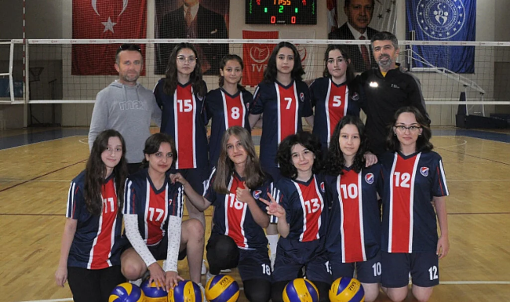 Samsun'da Voleybolda Yarı Finalistler Belirlendi