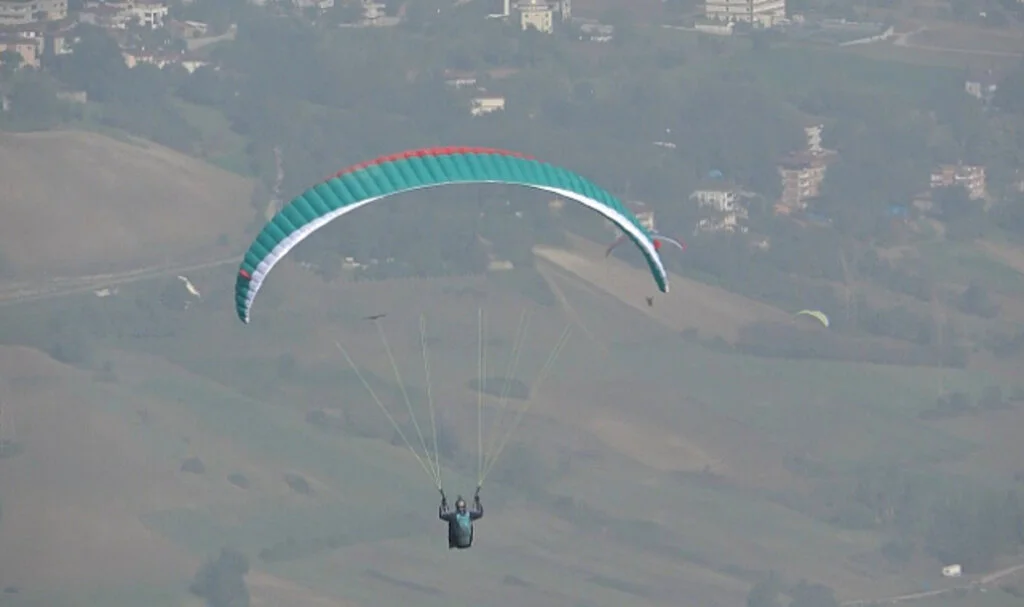 Samsun'da 'Yamaç Paraşütü Hedef Yarışması' nefes kesti