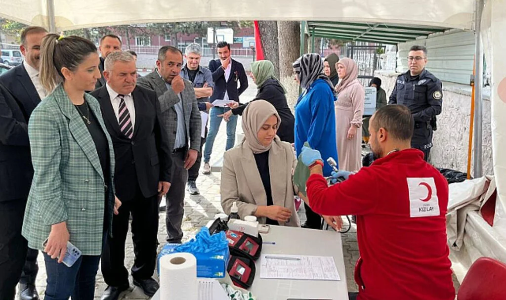 Samsun'un Ladik ilçesinde Okuldan rekor kan bağışı