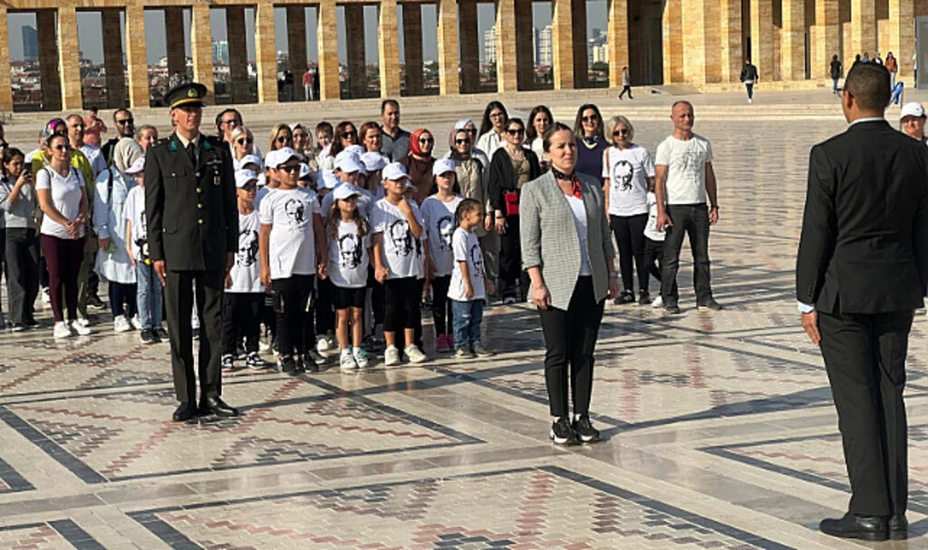 Samsun'un Malazgirt İlkokulu'nun Minikleri Ata'nın Huzurunda