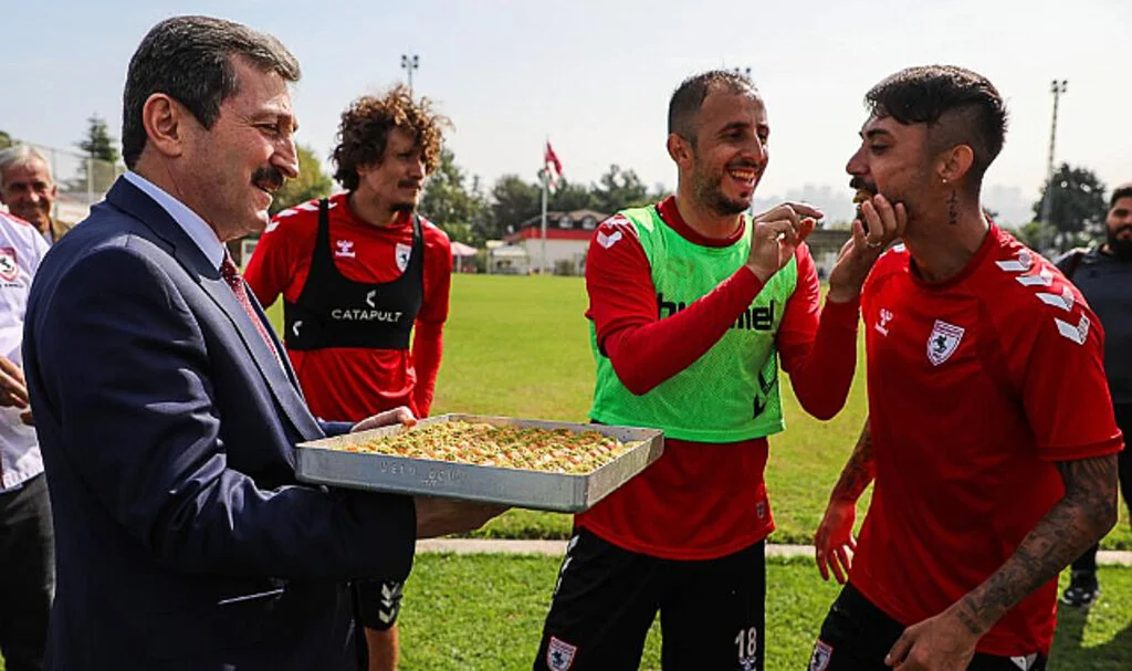 Samsun Valisi Tavlı'dan Tatlı Dopingi