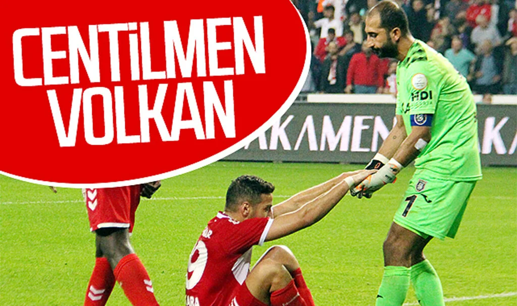 Samsunspor - Başakşehir maçında kaleci Volkan’dan centilmen hareketler