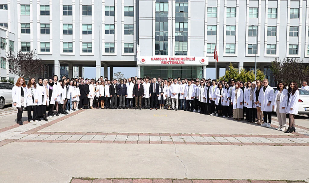 SAMÜ'de Geleceğin Doktorları Önlüklerini Giydi 