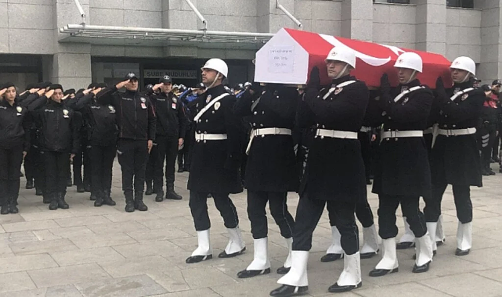 Şehit polise veda: Minik Asaf doğum gününde yetim kaldı…