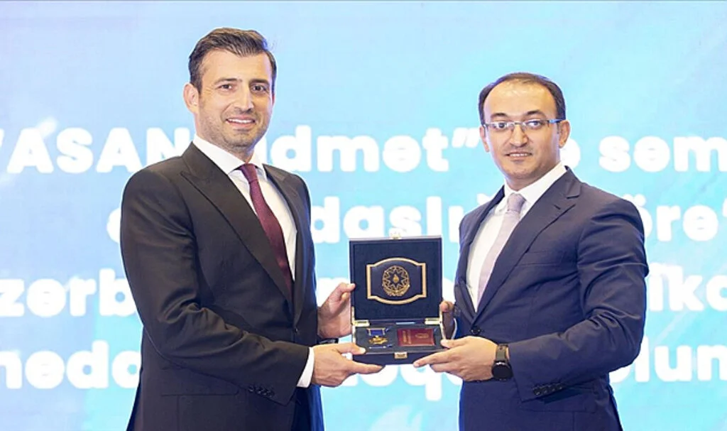 Selçuk Bayraktar'a Azerbaycan'dan Madalya