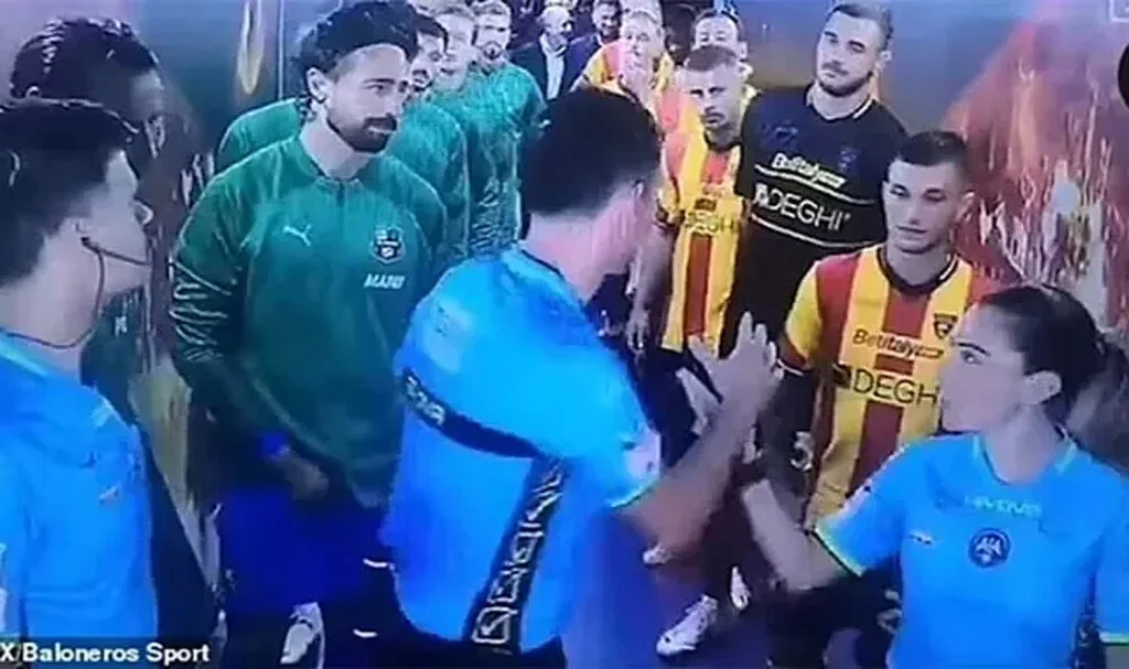 Serie A’da skandal: Hakem Sacchi, kadın yardımcısıyla tokalaşmadı!