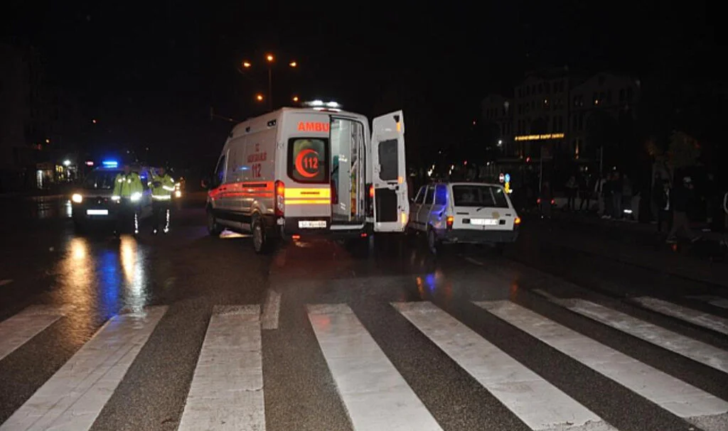 Sinop’ta Otomobil yayalara çarptı: 2 yaralı