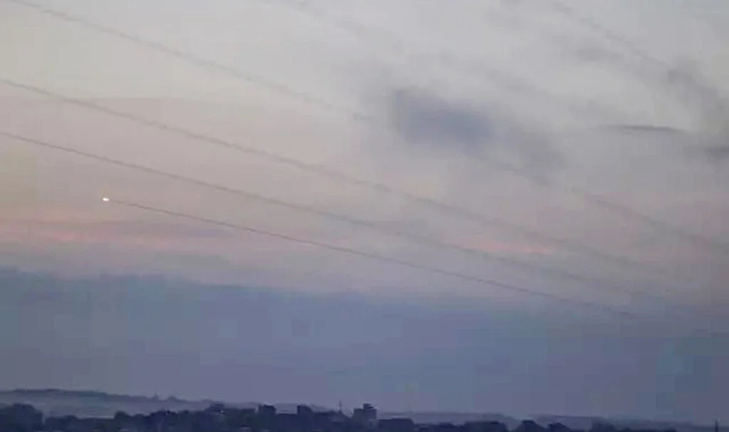 SON DAKİKA | Hamas'tan İsrail'e "Aksa Tufanı" operasyonu! 20 dakikada 5 bin roket... İsrail "savaş alarmı" verdi!
