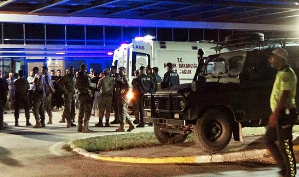 Suriye'de TSK üssüne hain saldırı! 5 polis, 3 asker yaralı