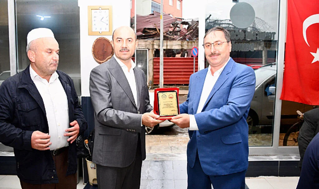 Terme’de Emekliye Ayrılan Din Görevlilerine Plaket Verildi
