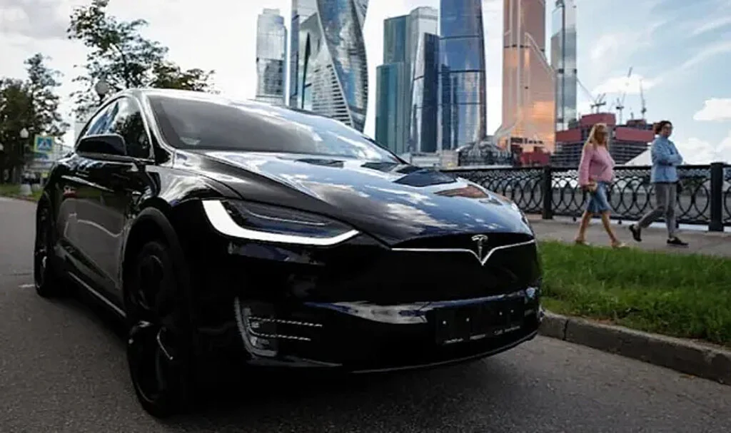 Tesla 55 bin aracını geri çağıracak