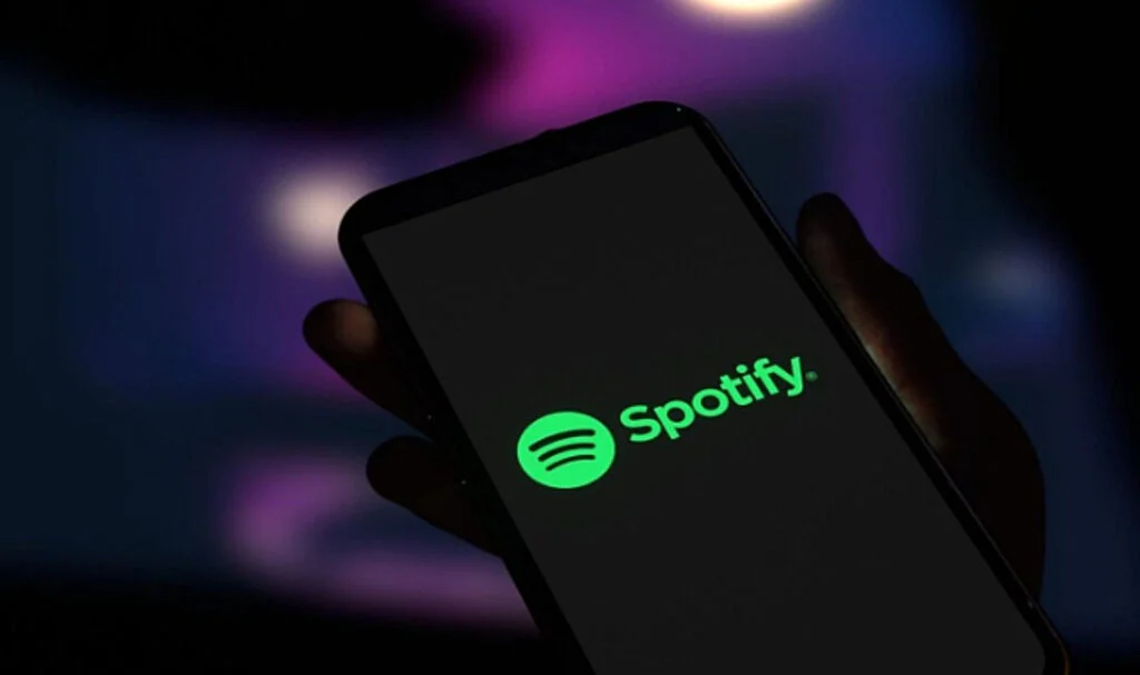 Ücretsiz müzik dinlemek artık işkence: Spotify özellikleri kısıtlıyor!