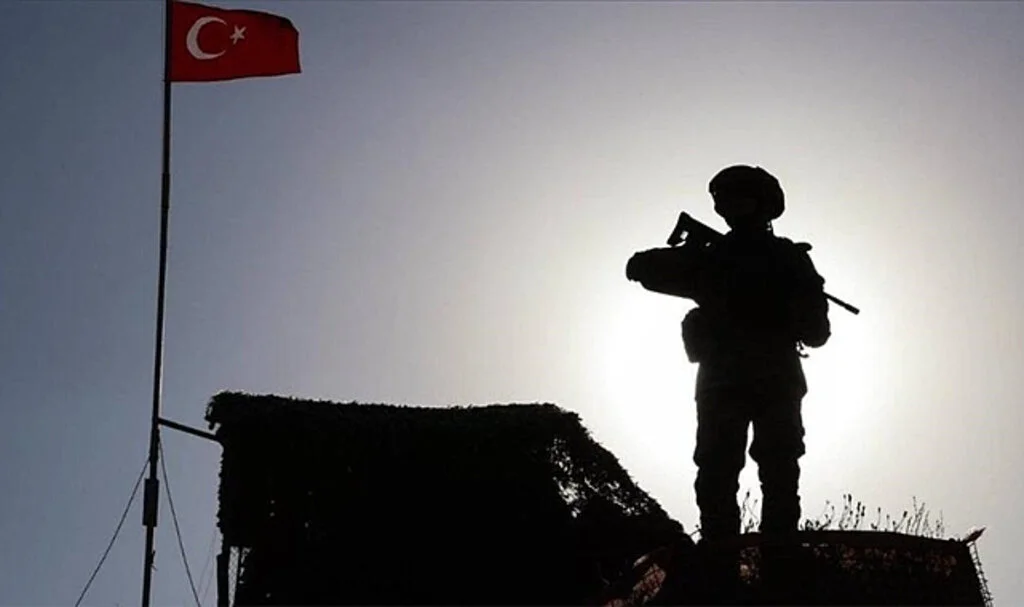 Yasa dışı yollarla sınırları geçmeye çalışan 6'sı FETÖ mensubu 9 kişi yakalandı