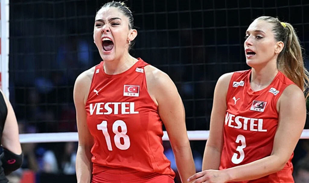 Zehra Güneş cesur göğüs dekoltesiyle partiye damga vurdu