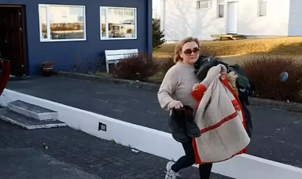 72 saatte binlerce deprem... Sadece 5 dakika evlerine girmelerine izin verildi