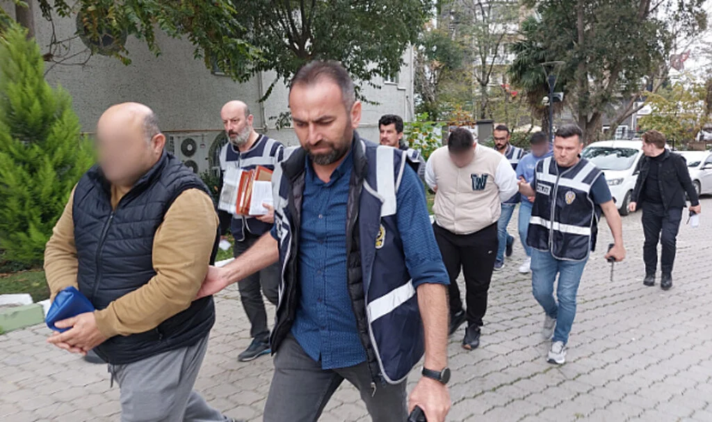 Akaryakıt hırsızlığından gözaltına alınan 5 kişi adliyede