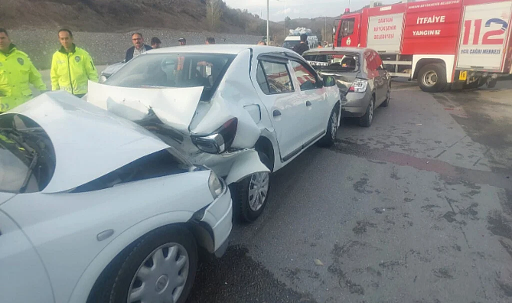 Amasya'da zincirleme trafik kazasında 5 kişi yaralandı