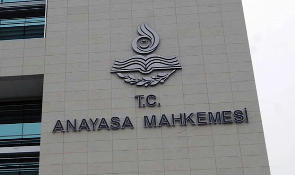 Anayasa Mahkemesi’nden “sansür yasası” kararı