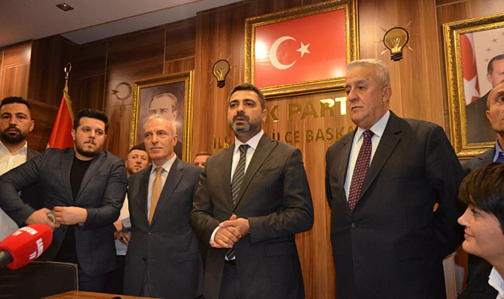 Av. Hakan Ay, AK Parti'den İlkadım Belediyesi Başkan Aday Adaylığını açıkladı: 'Güzel ve tatlı bir yola çıkıyoruz'