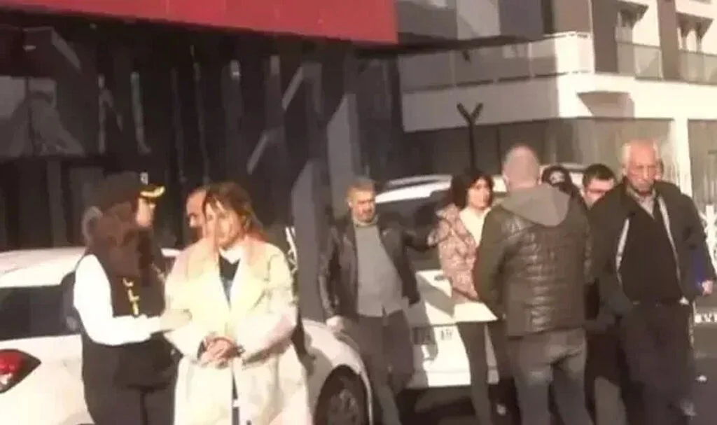 Bahar Candan'ın ifadesinde dikkat çeken detaylar... Çeteyle yemeğe reklam yüzü olarak gitmiş, bakın ne kadar kazanmış