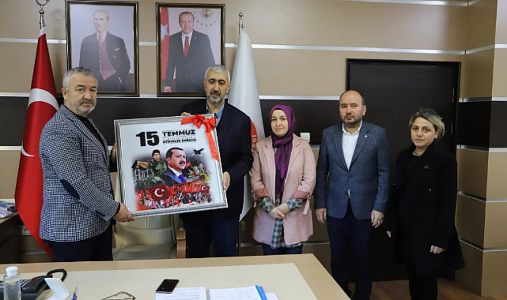 Başkan Topaloğlu'na çok özel hediye 