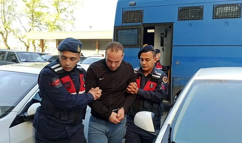 Cami tuvaletinde 2 erkek çocuğa cinsel istismarda bulunmuştu... Mahkemeden tepki çeken karar! Yakınları fenalık geçirdi