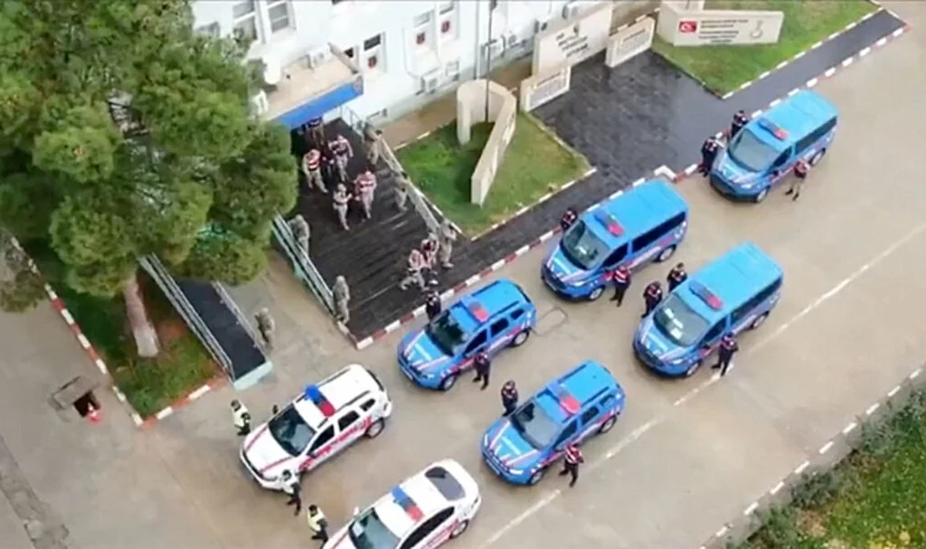 Çember operasyonlarında arama kaydı bulunan 1034 firari yakalandı
