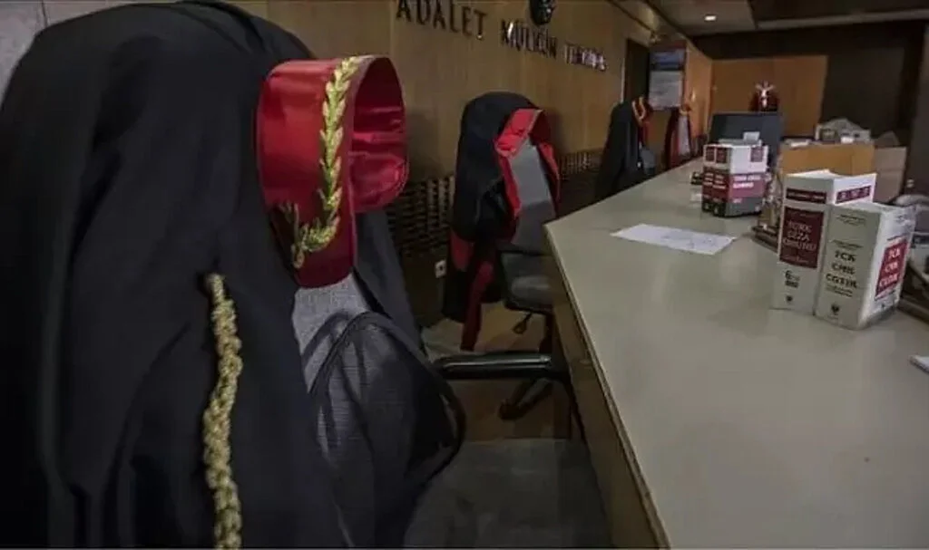 Cezaevindeki dayısı için adliyeye giden sahte savcı gerçek savcıya yakalandı!