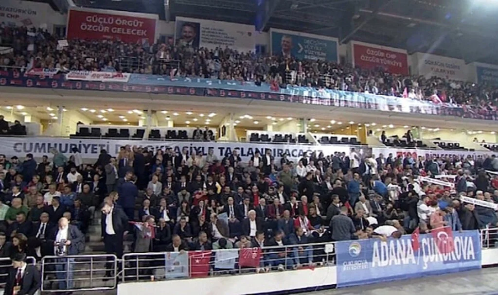 CHP kurultayına dakikalar kala adaylıktan çekildi