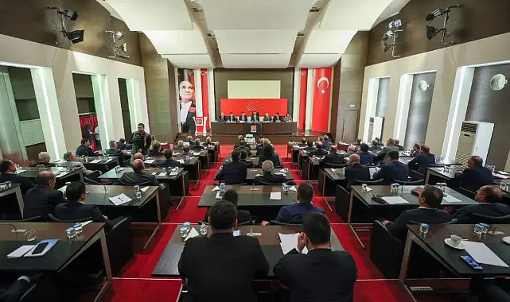 CHP'li 81 il başkanından ortak açıklama: Tüzük Kurultayı, yerel seçimlerden sonra yapılsın!