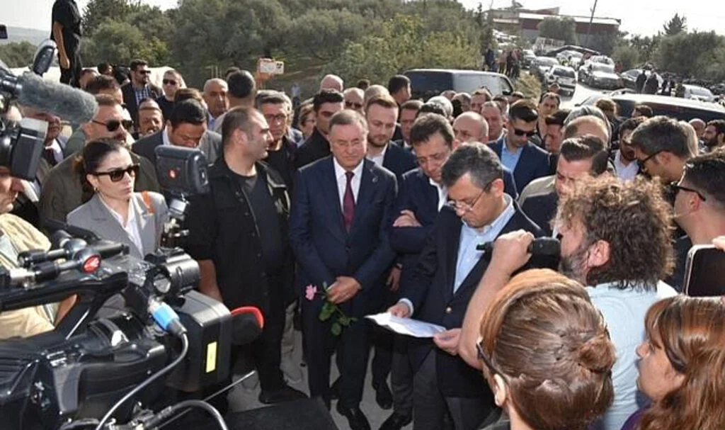 CHP lideri Özgür Özel, İmamoğlu ile Hatay'da! "Türkiye gündeminden düşürmelerine izin vermeyeceğim"