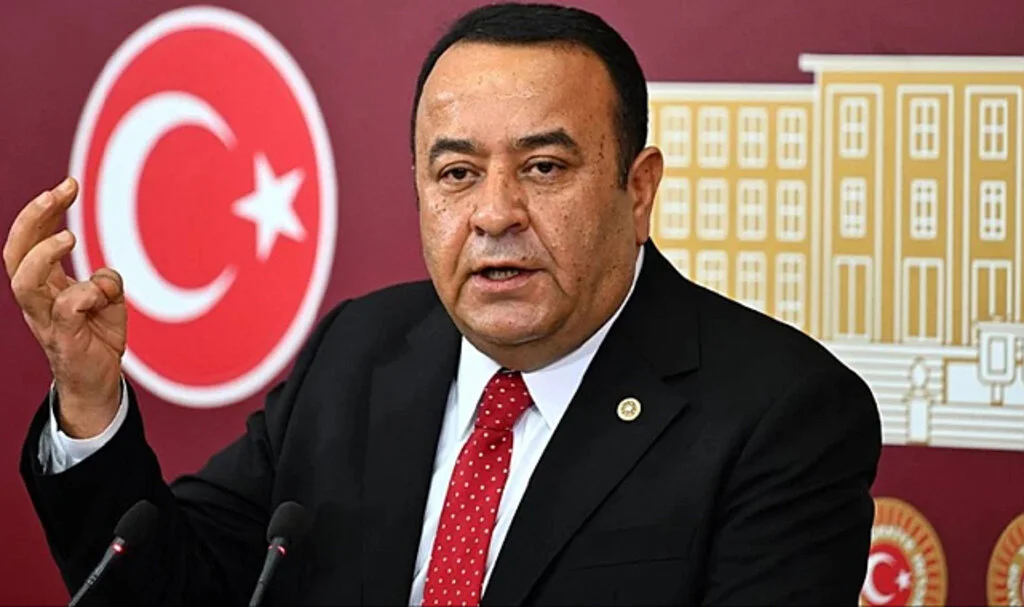 CHP'ye mi, AK Parti'ye mi katılacak? İYİ Parti'den istifa eden Adnan Beker rengini belli etti