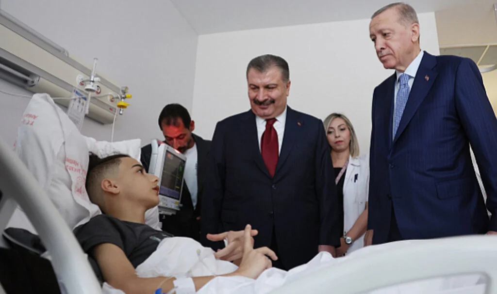 Cumhurbaşkanı Erdoğan, Gazze'den getirilen hastaları ziyaret etti
