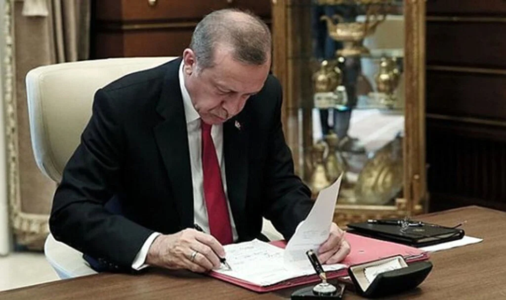 Cumhurbaşkanı Erdoğan imzaladı! Dikkat çeken görevden alma ve atama kararları