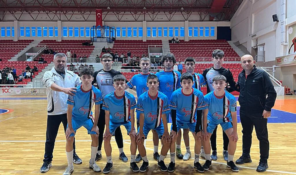 Gazi Anadolu Lisesi grup maçlarına güzel başladı