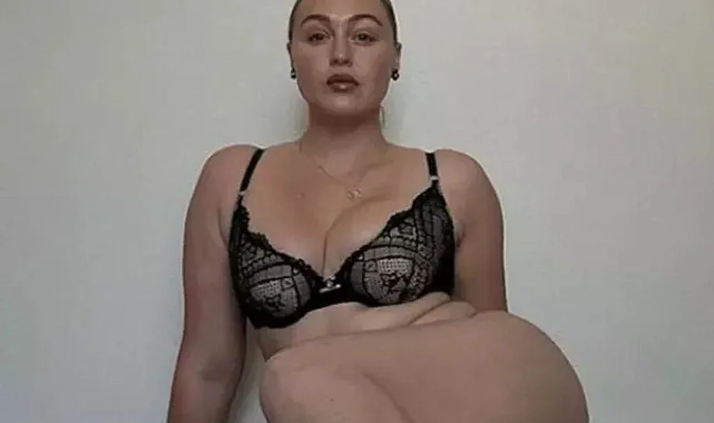 Iskra Lawrence bu sefer reklam için soyundu! İç çamaşırlı pozlarıyla olay oldu