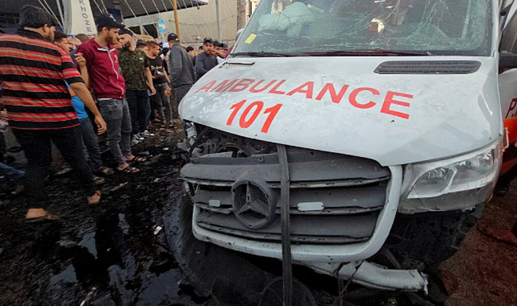 İsrail, ambulans konvoyunu bombaladı