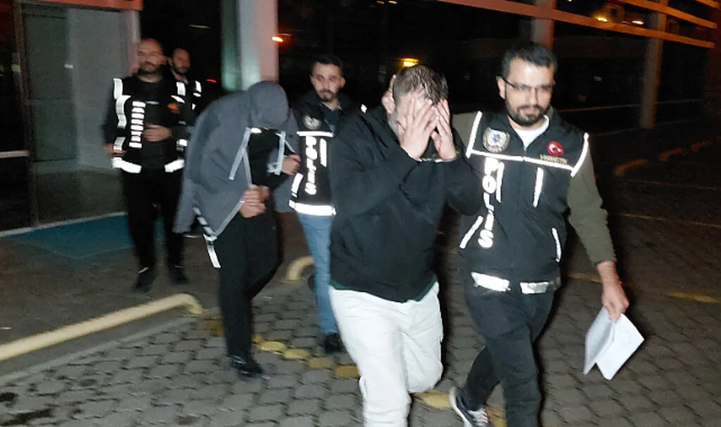 İstanbul'dan Samsun'a lüks araçlarla uyuşturucu getiren 4 kişi tutuklandı