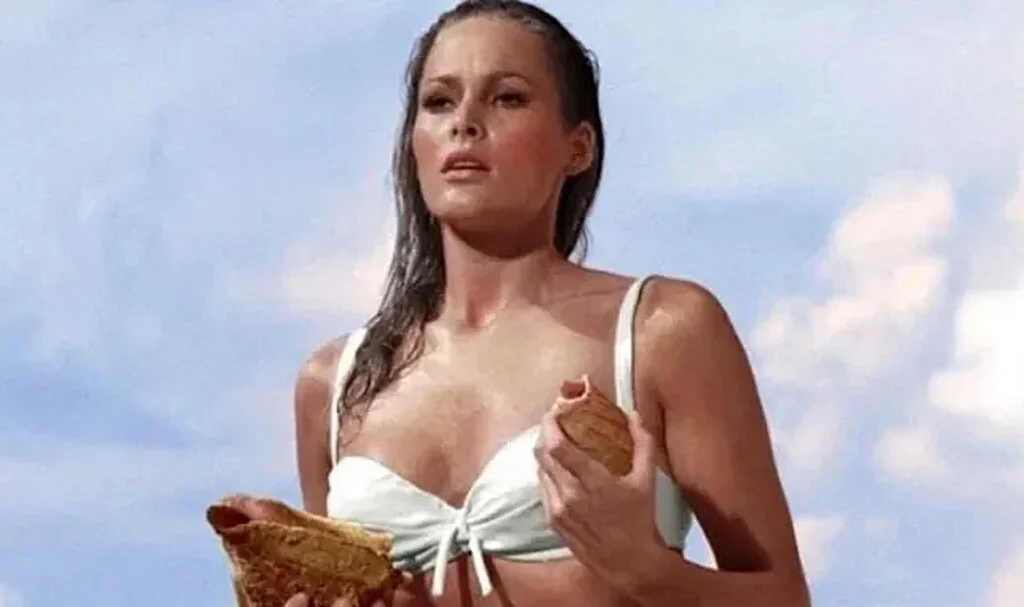 James Bond filmindeki bornoza rekor fiyat… 3 milyon liraya satıldı