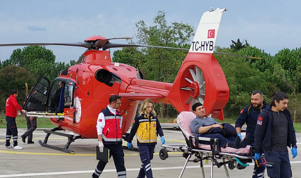 Kalp krizi geçiren vatandaş için ambulans helikopter havalandı