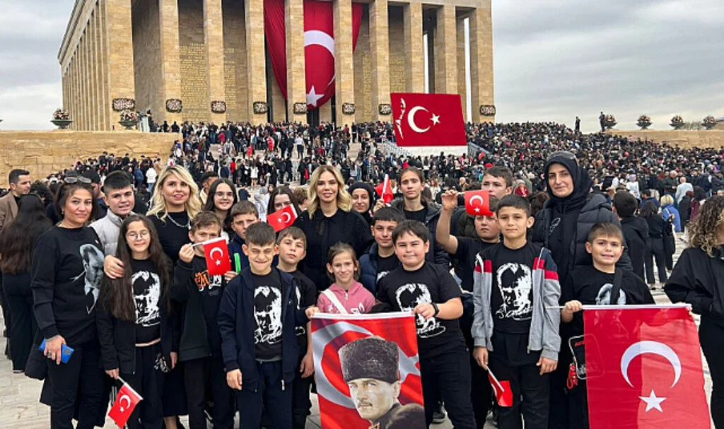 Köy okulu öğrencileri ilk kez Anıtkabir'i ziyaret etti