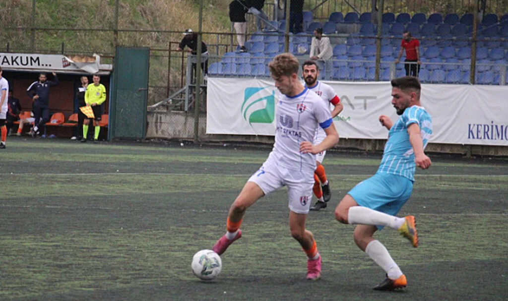 Ladik Belediyespor liderlik koltuğunda