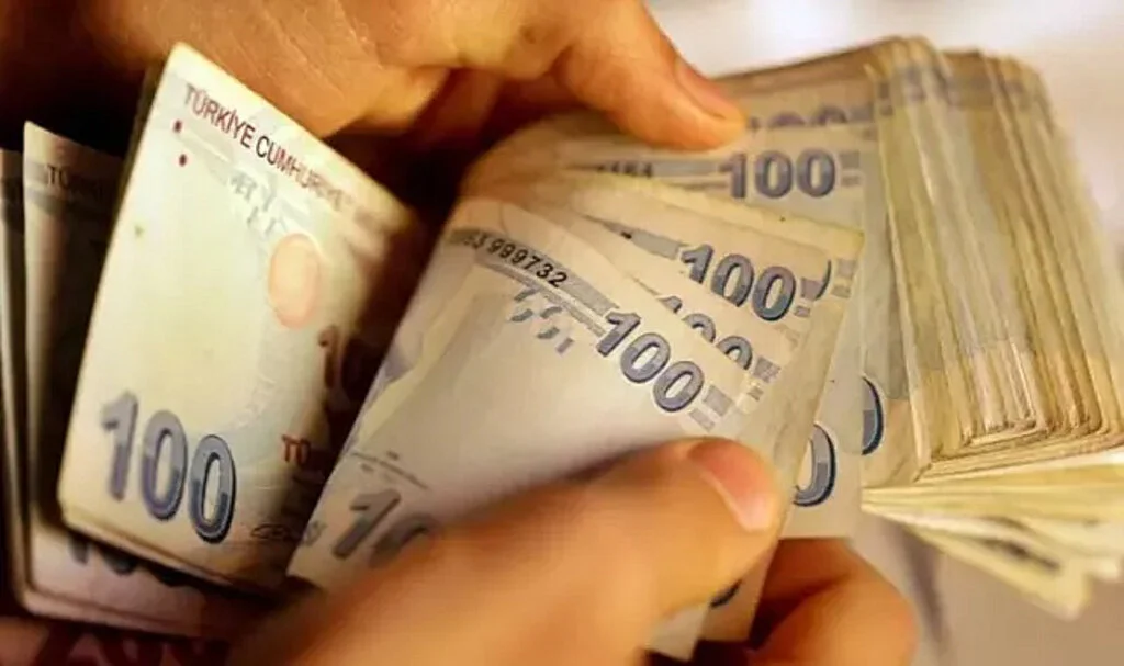 Milyonların yeni maaşı için ilk hamle! Uzman isim ‘bir tık altı, bir tık üstü’ diyerek hesap yaptı: Yeni asgari ücret ne kadar, kaç TL olacak?