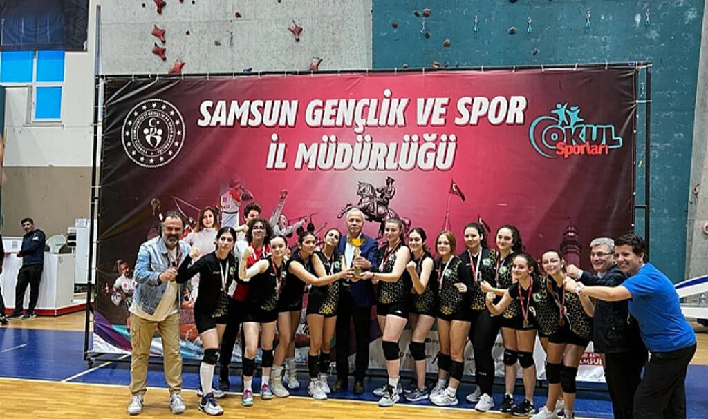 Şampiyon Atatürk Anadolu Lisesi