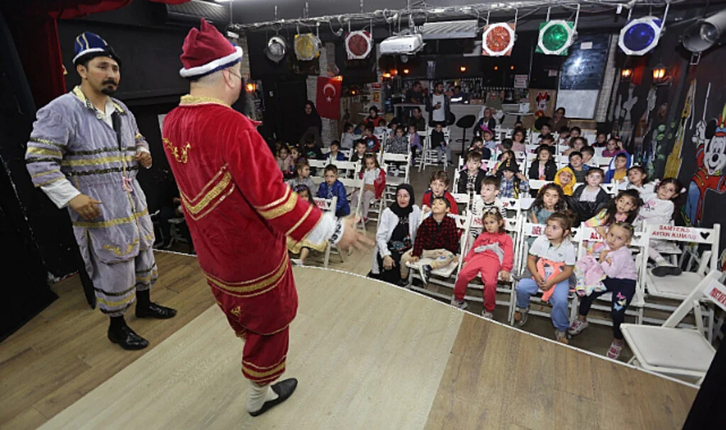 Samsun Canik’te minikler  tiyatroyla öğrendi  