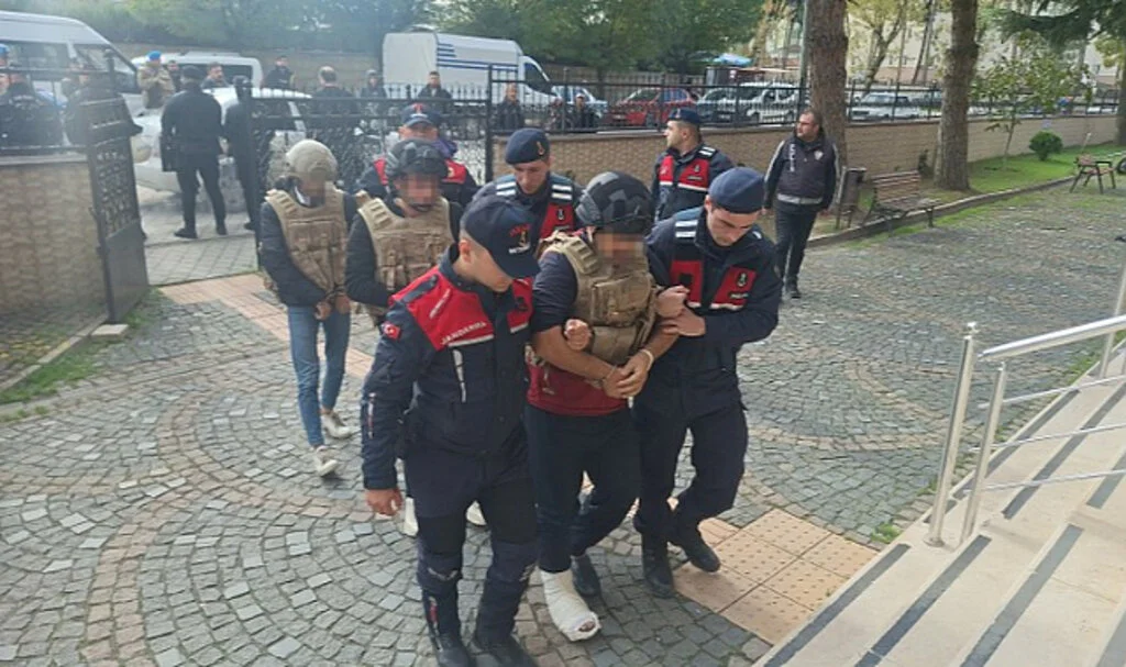 Samsun'da 1 kişinin öldüğü, 3 kişinin yaralandığı silahlı kavgayla ilgili 4 zanlı gözaltına alındı