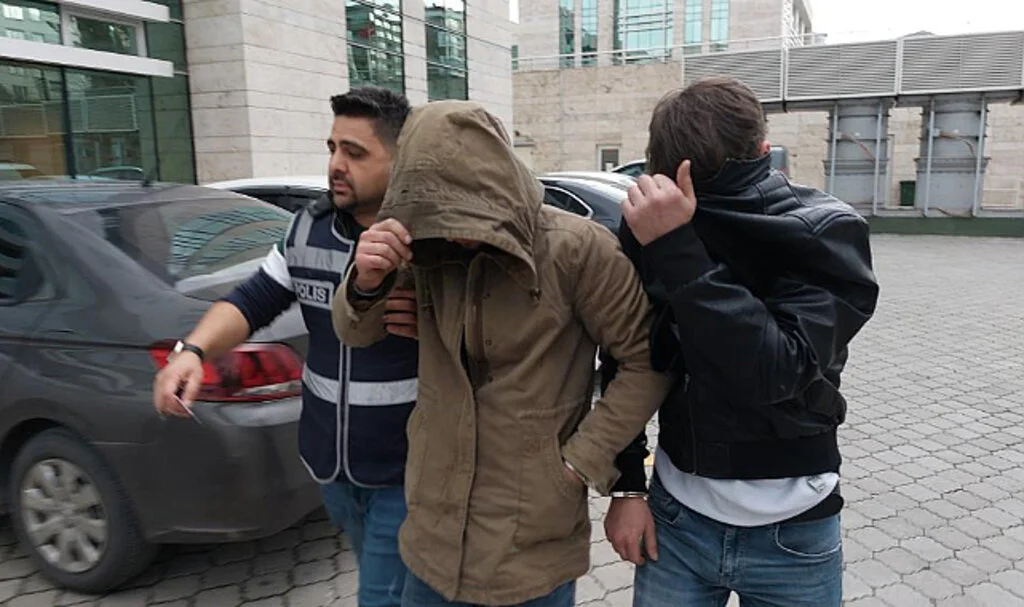 Samsun'da 5 evden 12 su saati çalan 2 kişi adliyeye sevk edildi